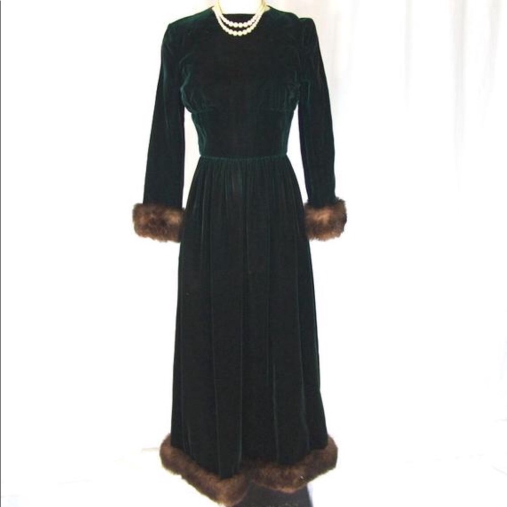 1970s Emerald Green Velvet Faux Fur Trim Dress